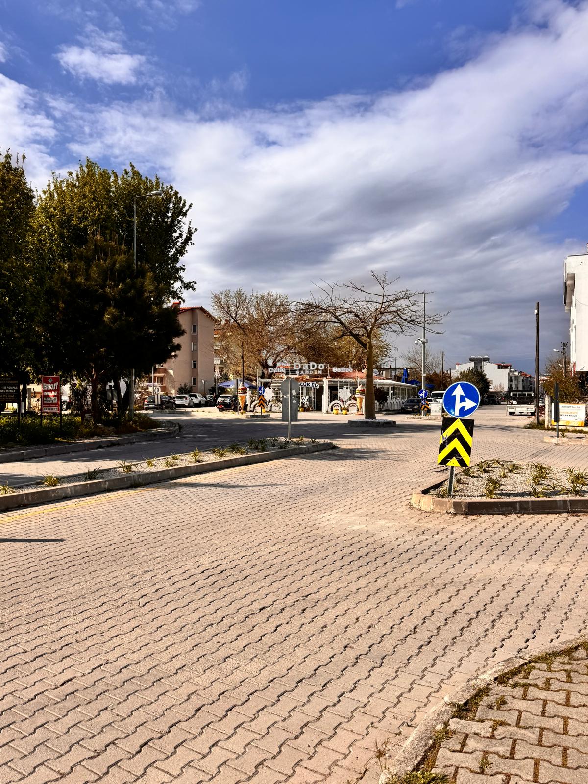 karaçalı mahallesinde kurumsal kiracılı ( BİM Market) satılık 300m2 dükkan.