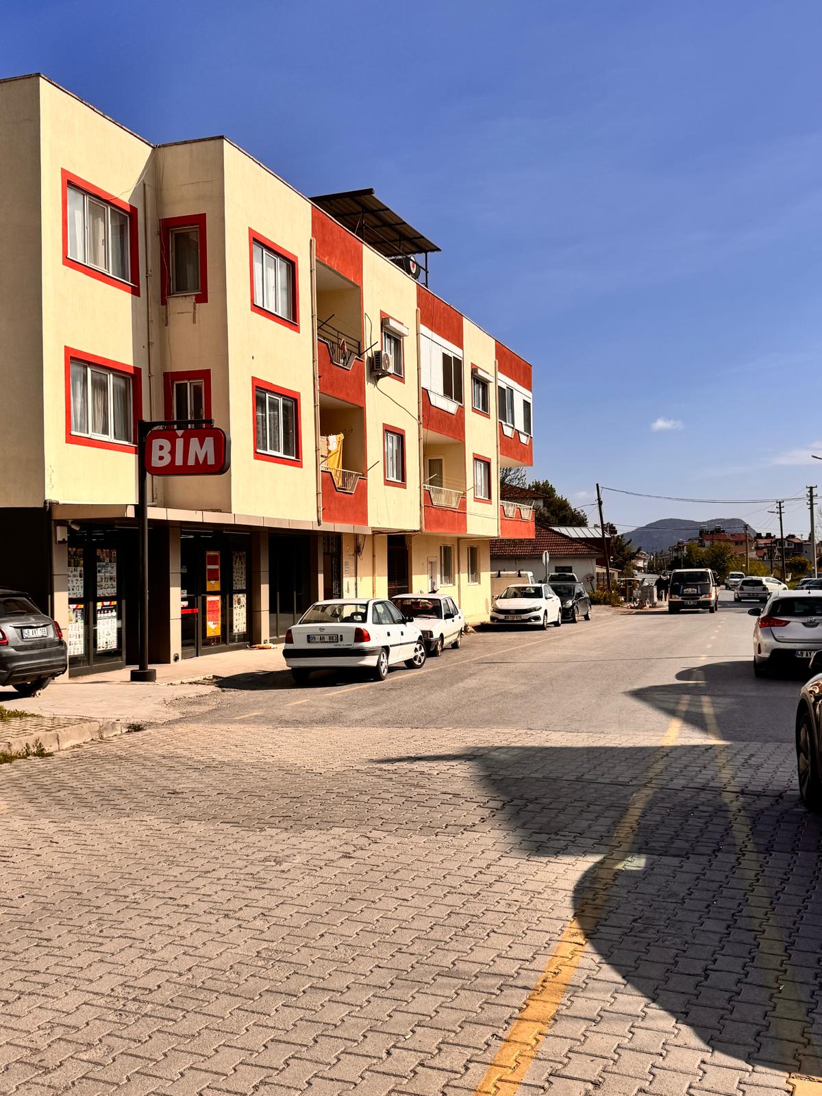 karaçalı mahallesinde kurumsal kiracılı ( BİM Market) satılık 300m2 dükkan.